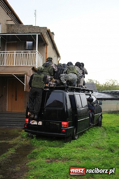 Zdjęcie w galerii na portalu naszraciborz.pl: Akcja antyterrorystów w Nieboczowach. Tu nie ma miejsca na pomyłki wiadomości z regionu