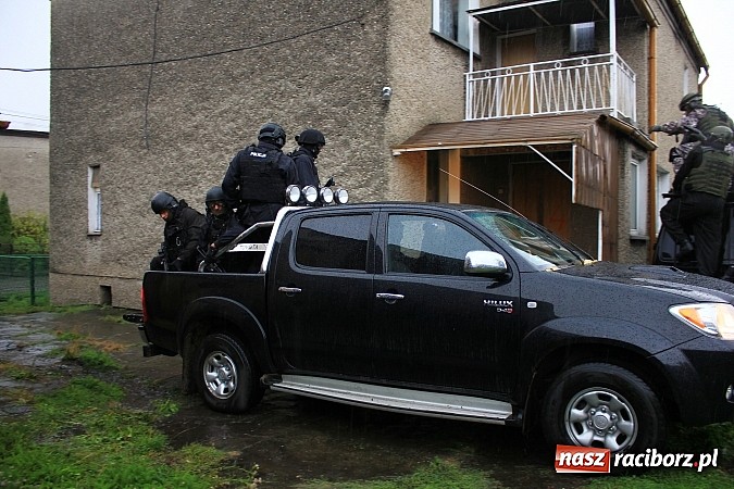 Zdjęcie w galerii na portalu naszraciborz.pl: Akcja antyterrorystów w Nieboczowach. Tu nie ma miejsca na pomyłki wiadomości z regionu