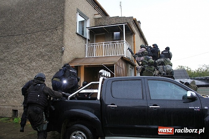 Zdjęcie w galerii na portalu naszraciborz.pl: Akcja antyterrorystów w Nieboczowach. Tu nie ma miejsca na pomyłki wiadomości z regionu