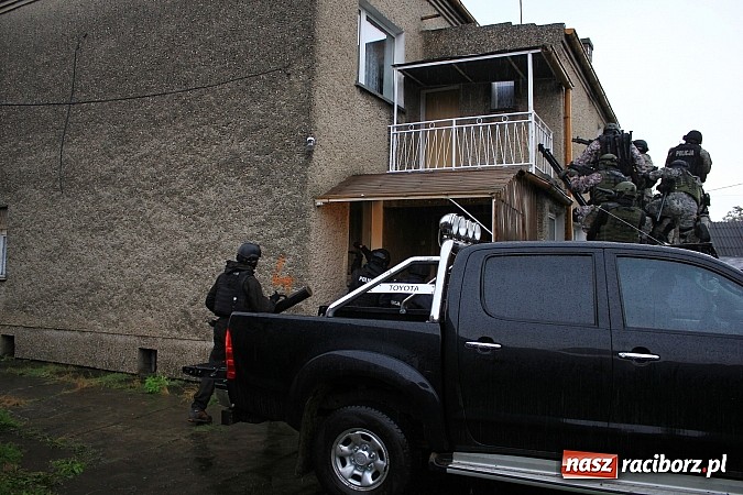 Zdjęcie w galerii na portalu naszraciborz.pl: Akcja antyterrorystów w Nieboczowach. Tu nie ma miejsca na pomyłki wiadomości z regionu