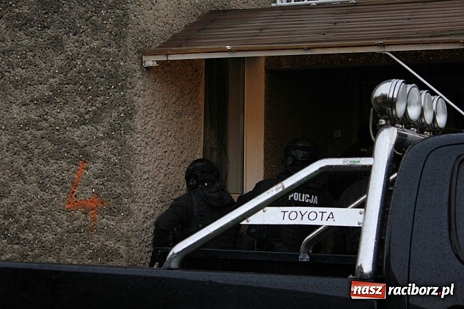 Zdjęcie w galerii na portalu naszraciborz.pl: Akcja antyterrorystów w Nieboczowach. Tu nie ma miejsca na pomyłki wiadomości z regionu