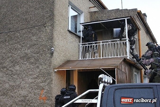 Zdjęcie w galerii na portalu naszraciborz.pl: Akcja antyterrorystów w Nieboczowach. Tu nie ma miejsca na pomyłki wiadomości z regionu