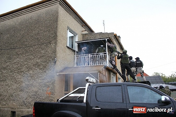 Zdjęcie w galerii na portalu naszraciborz.pl: Akcja antyterrorystów w Nieboczowach. Tu nie ma miejsca na pomyłki wiadomości z regionu