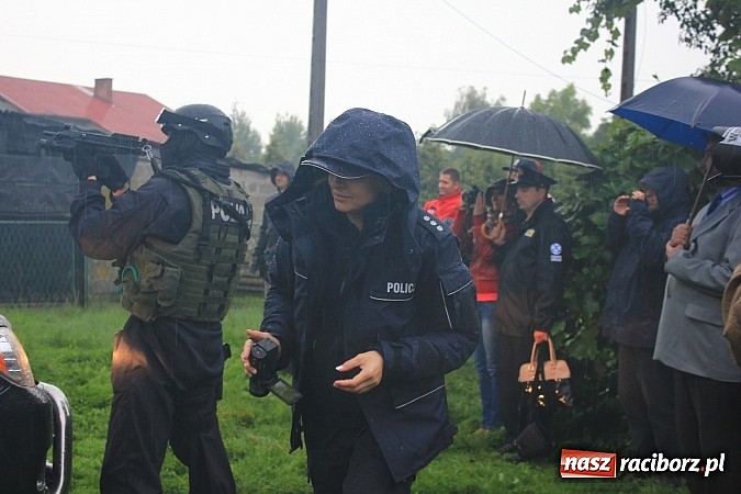 Zdjęcie w galerii na portalu naszraciborz.pl: Akcja antyterrorystów w Nieboczowach. Tu nie ma miejsca na pomyłki wiadomości z regionu