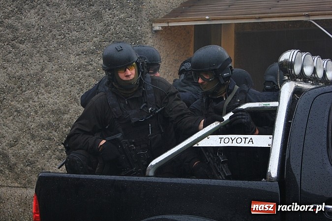 Zdjęcie w galerii na portalu naszraciborz.pl: Akcja antyterrorystów w Nieboczowach. Tu nie ma miejsca na pomyłki wiadomości z regionu