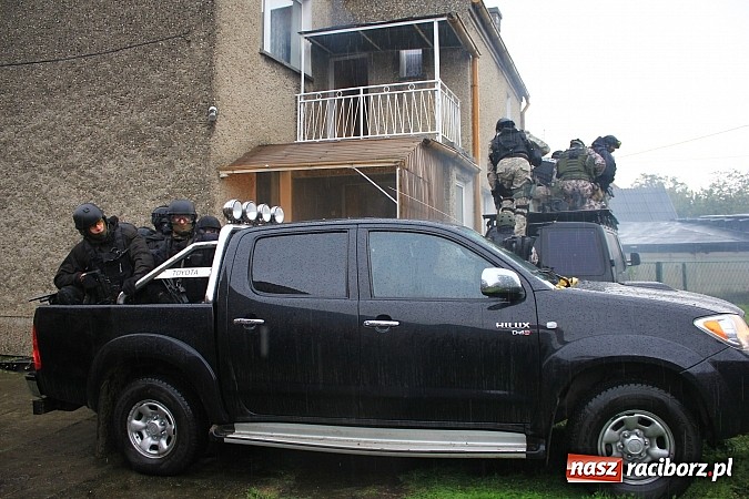 Zdjęcie w galerii na portalu naszraciborz.pl: Akcja antyterrorystów w Nieboczowach. Tu nie ma miejsca na pomyłki wiadomości z regionu