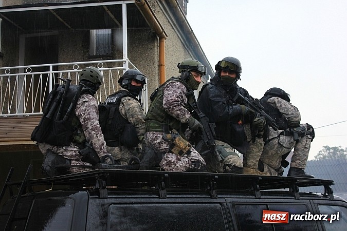 Zdjęcie w galerii na portalu naszraciborz.pl: Akcja antyterrorystów w Nieboczowach. Tu nie ma miejsca na pomyłki wiadomości z regionu