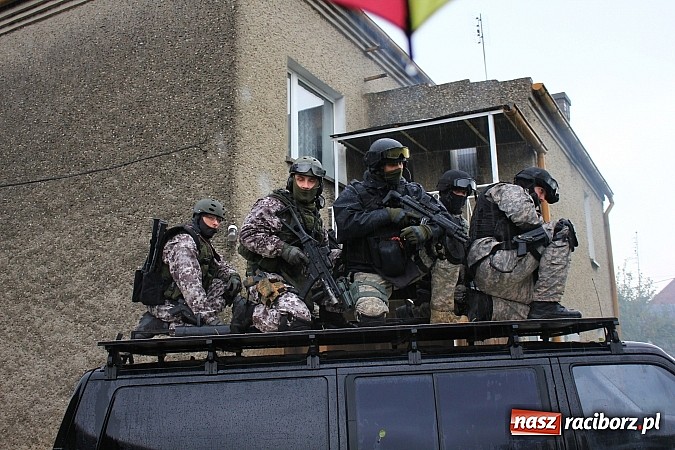 Zdjęcie w galerii na portalu naszraciborz.pl: Akcja antyterrorystów w Nieboczowach. Tu nie ma miejsca na pomyłki wiadomości z regionu