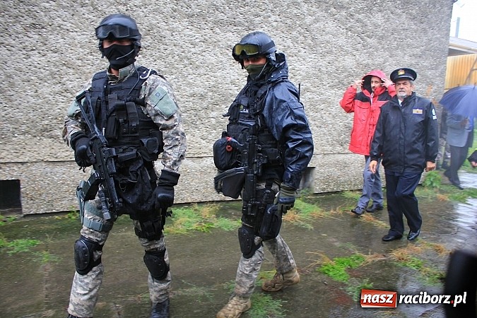 Zdjęcie w galerii na portalu naszraciborz.pl: Akcja antyterrorystów w Nieboczowach. Tu nie ma miejsca na pomyłki wiadomości z regionu