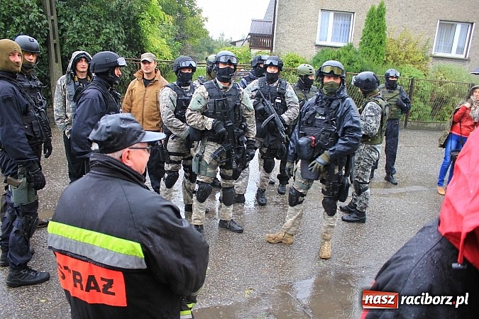 Zdjęcie w galerii na portalu naszraciborz.pl: Akcja antyterrorystów w Nieboczowach. Tu nie ma miejsca na pomyłki wiadomości z regionu