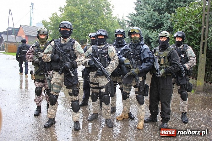 Zdjęcie w galerii na portalu naszraciborz.pl: Akcja antyterrorystów w Nieboczowach. Tu nie ma miejsca na pomyłki wiadomości z regionu