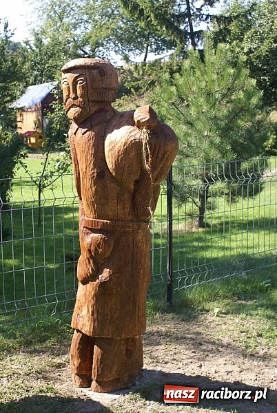 Zdjęcie w galerii na portalu naszraciborz.pl: Figury witają już w całej gminie Rudnik wiadomości z regionu