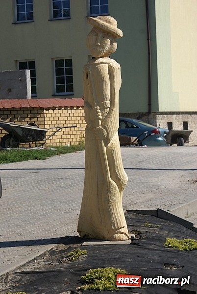 Zdjęcie w galerii na portalu naszraciborz.pl: Figury witają już w całej gminie Rudnik wiadomości z regionu