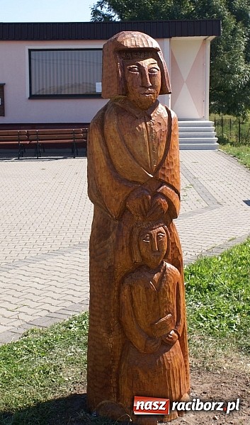 Zdjęcie w galerii na portalu naszraciborz.pl: Figury witają już w całej gminie Rudnik wiadomości z regionu