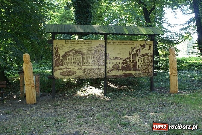 Zdjęcie w galerii na portalu naszraciborz.pl: Figury witają już w całej gminie Rudnik wiadomości z regionu