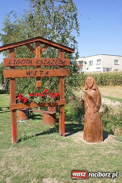 Zdjęcie w galerii na portalu naszraciborz.pl: Figury witają już w całej gminie Rudnik wiadomości z regionu