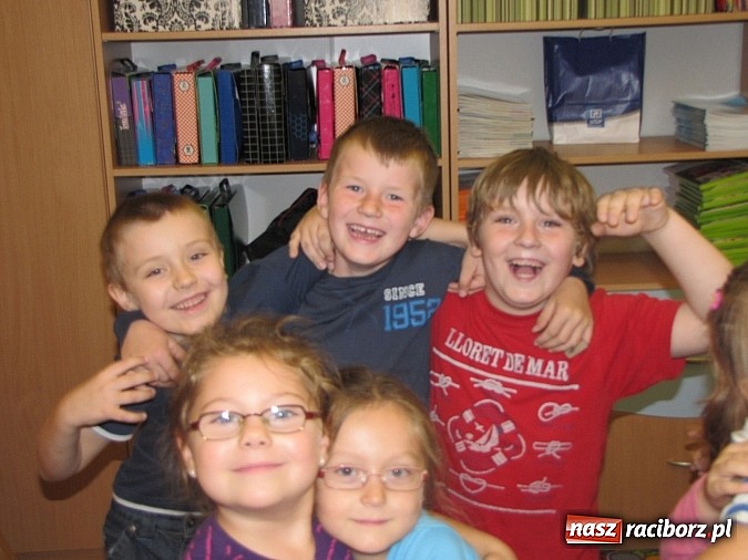 Zdjęcie w galerii na portalu naszraciborz.pl: Multikulturowe 6-latki w Szkole Podstawowej nr 13 wiadomości z regionu