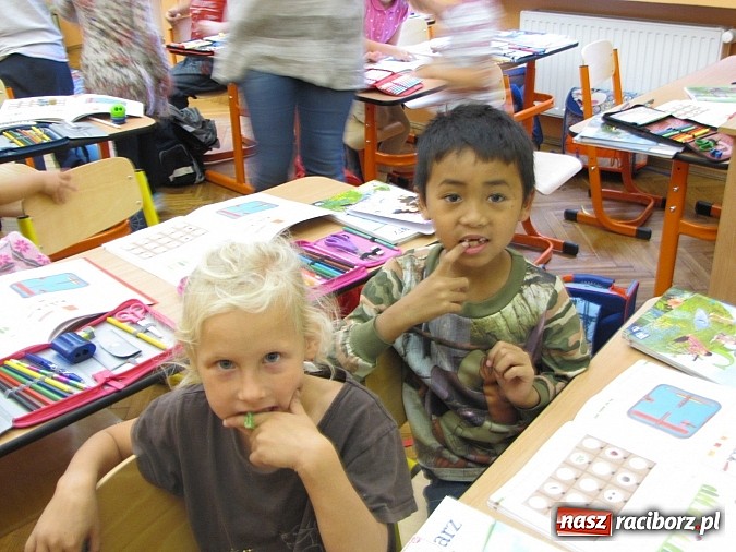 Zdjęcie w galerii na portalu naszraciborz.pl: Multikulturowe 6-latki w Szkole Podstawowej nr 13 wiadomości z regionu