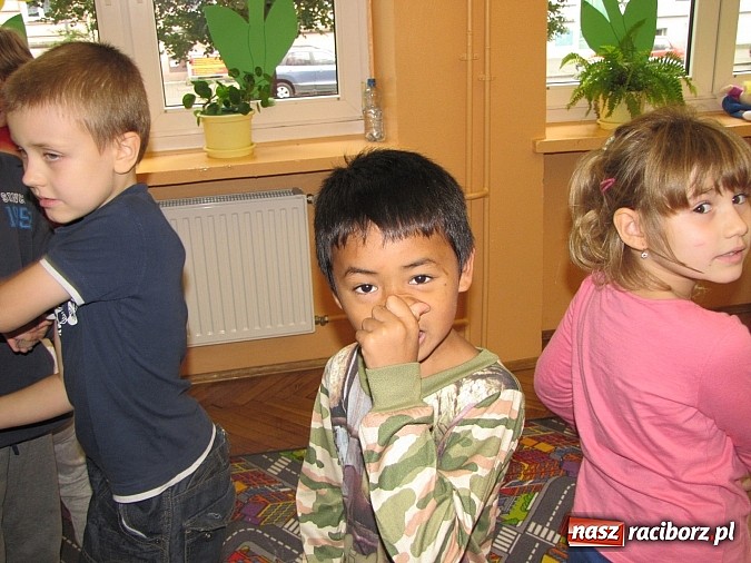 Zdjęcie w galerii na portalu naszraciborz.pl: Multikulturowe 6-latki w Szkole Podstawowej nr 13 wiadomości z regionu
