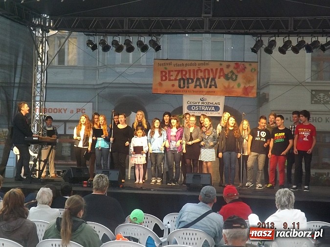 Zdjęcie w galerii na portalu naszraciborz.pl: Młodzież z MDK-u wystąpiła w Opawie wiadomości z regionu