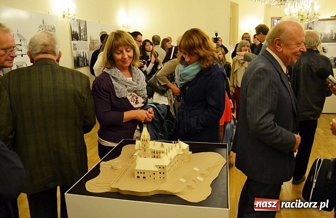 Zdjęcie w galerii na portalu naszraciborz.pl: Zamki i pałace ziemi raciborskiej - wernisaż interesującej wystawy wiadomości z regionu
