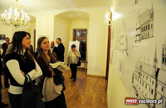 Zdjęcie w galerii na portalu naszraciborz.pl: Zamki i pałace ziemi raciborskiej - wernisaż interesującej wystawy wiadomości z regionu