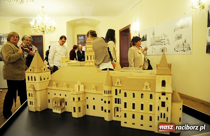 Zdjęcie w galerii na portalu naszraciborz.pl: Zamki i pałace ziemi raciborskiej - wernisaż interesującej wystawy wiadomości z regionu