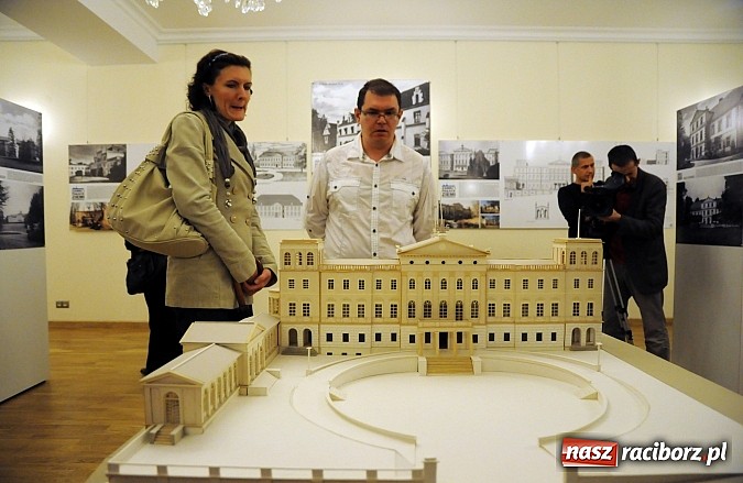 Zdjęcie w galerii na portalu naszraciborz.pl: Zamki i pałace ziemi raciborskiej - wernisaż interesującej wystawy wiadomości z regionu