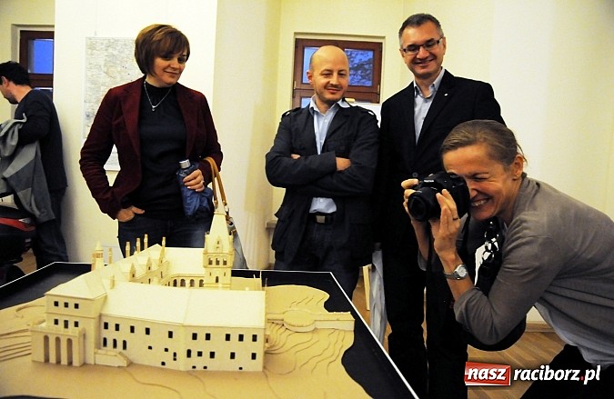 Zdjęcie w galerii na portalu naszraciborz.pl: Zamki i pałace ziemi raciborskiej - wernisaż interesującej wystawy wiadomości z regionu