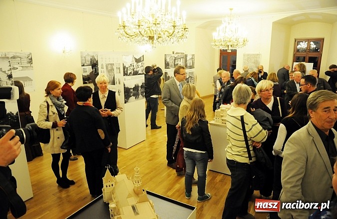 Zdjęcie w galerii na portalu naszraciborz.pl: Zamki i pałace ziemi raciborskiej - wernisaż interesującej wystawy wiadomości z regionu