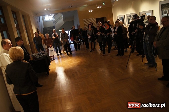 Zdjęcie w galerii na portalu naszraciborz.pl: Wystawa Słowo-Obraz-Dźwięk w RCK wiadomości z regionu