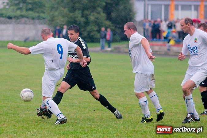 Zdjęcie w galerii na portalu naszraciborz.pl: Tworków kontra Owsiszcze. Szesnaście lat oczekiwania na remis wiadomości z regionu