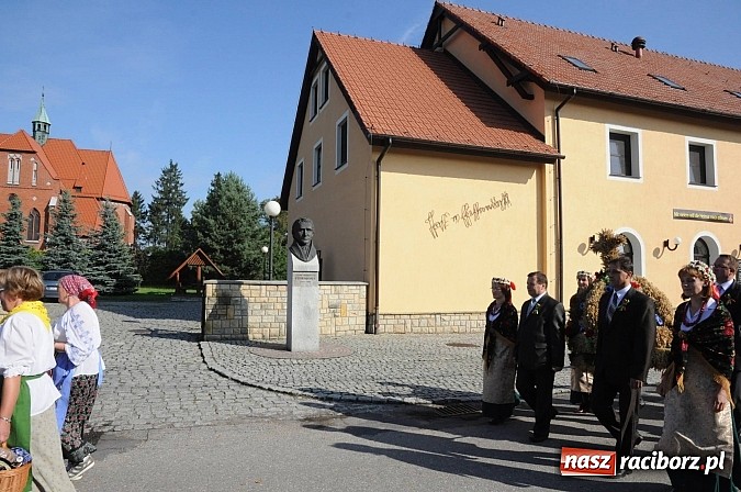 Zdjęcie w galerii na portalu naszraciborz.pl: Łubowice 2013 - święto plonów w rodzinnej miejscowości Josepha von Eichendorffa wiadomości z regionu