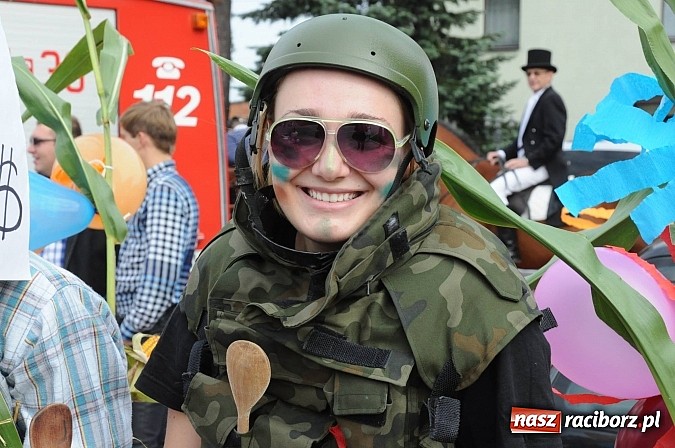 Zdjęcie w galerii na portalu naszraciborz.pl: VIP-y i specjalna ochrona na dożynkach w Pawłowie wiadomości z regionu