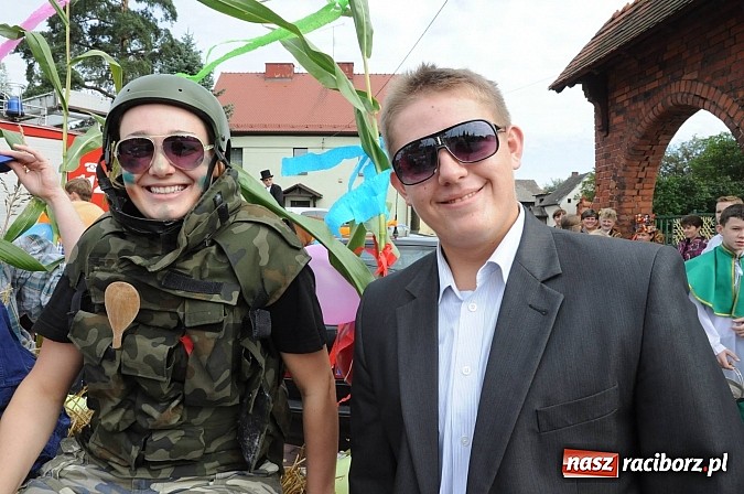 Zdjęcie w galerii na portalu naszraciborz.pl: VIP-y i specjalna ochrona na dożynkach w Pawłowie wiadomości z regionu
