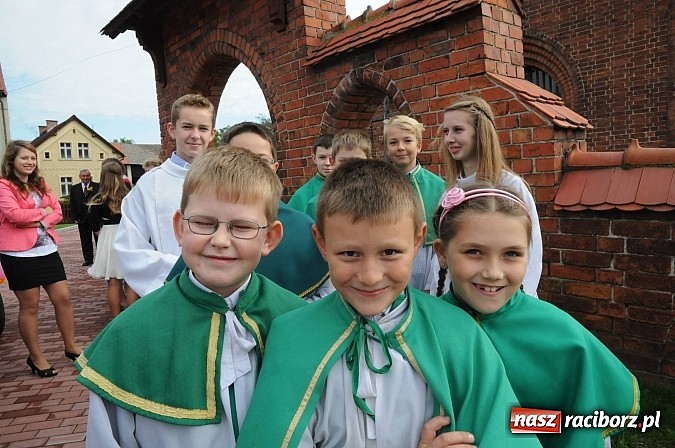 Zdjęcie w galerii na portalu naszraciborz.pl: VIP-y i specjalna ochrona na dożynkach w Pawłowie wiadomości z regionu