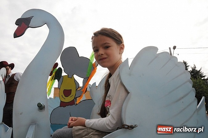 Zdjęcie w galerii na portalu naszraciborz.pl: VIP-y i specjalna ochrona na dożynkach w Pawłowie wiadomości z regionu