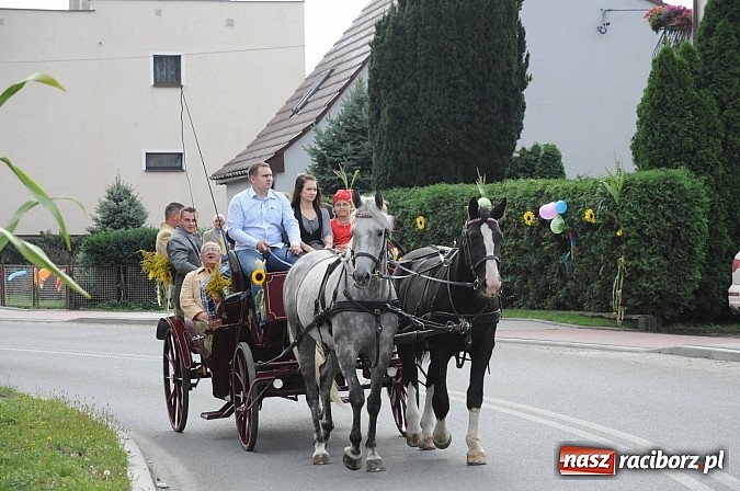 Zdjęcie w galerii na portalu naszraciborz.pl: VIP-y i specjalna ochrona na dożynkach w Pawłowie wiadomości z regionu