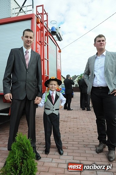 Zdjęcie w galerii na portalu naszraciborz.pl: VIP-y i specjalna ochrona na dożynkach w Pawłowie wiadomości z regionu