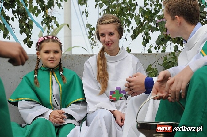 Zdjęcie w galerii na portalu naszraciborz.pl: VIP-y i specjalna ochrona na dożynkach w Pawłowie wiadomości z regionu