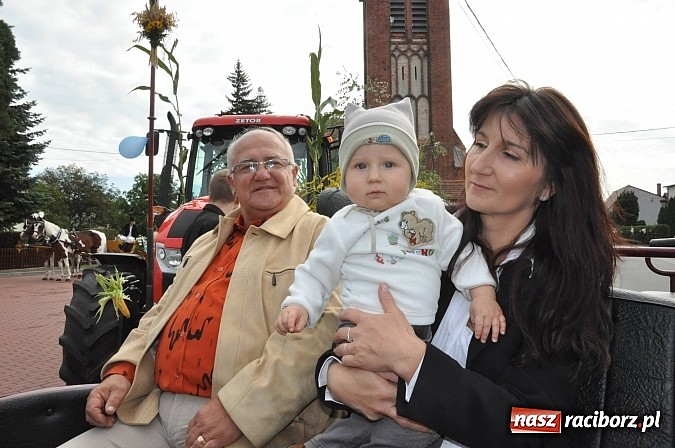 Zdjęcie w galerii na portalu naszraciborz.pl: VIP-y i specjalna ochrona na dożynkach w Pawłowie wiadomości z regionu