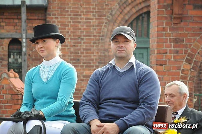 Zdjęcie w galerii na portalu naszraciborz.pl: VIP-y i specjalna ochrona na dożynkach w Pawłowie wiadomości z regionu