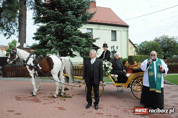 Zdjęcie w galerii na portalu naszraciborz.pl: VIP-y i specjalna ochrona na dożynkach w Pawłowie wiadomości z regionu