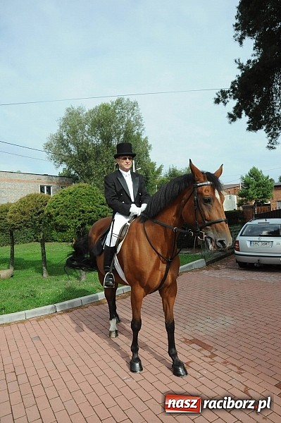 Zdjęcie w galerii na portalu naszraciborz.pl: VIP-y i specjalna ochrona na dożynkach w Pawłowie wiadomości z regionu
