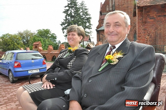 Zdjęcie w galerii na portalu naszraciborz.pl: VIP-y i specjalna ochrona na dożynkach w Pawłowie wiadomości z regionu