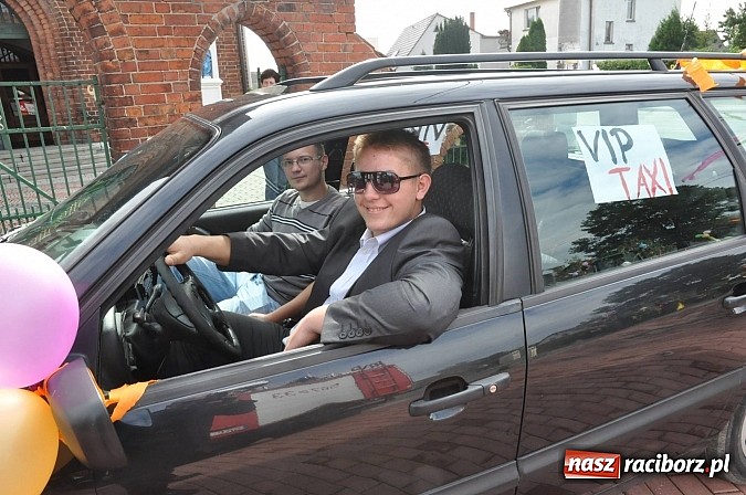 Zdjęcie w galerii na portalu naszraciborz.pl: VIP-y i specjalna ochrona na dożynkach w Pawłowie wiadomości z regionu