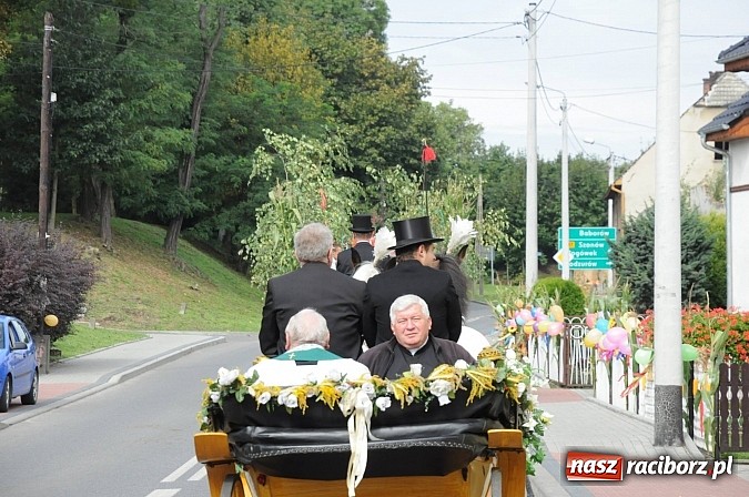 Zdjęcie w galerii na portalu naszraciborz.pl: VIP-y i specjalna ochrona na dożynkach w Pawłowie wiadomości z regionu