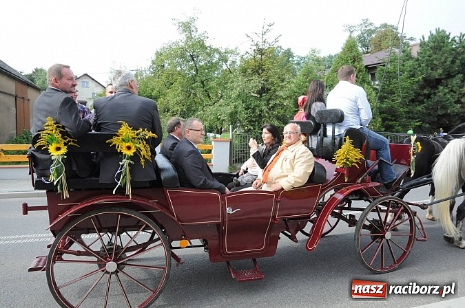 Zdjęcie w galerii na portalu naszraciborz.pl: VIP-y i specjalna ochrona na dożynkach w Pawłowie wiadomości z regionu