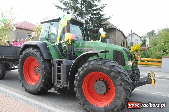 Zdjęcie w galerii na portalu naszraciborz.pl: VIP-y i specjalna ochrona na dożynkach w Pawłowie wiadomości z regionu