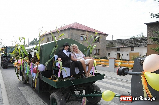 Zdjęcie w galerii na portalu naszraciborz.pl: VIP-y i specjalna ochrona na dożynkach w Pawłowie wiadomości z regionu